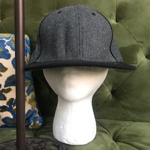 Men’s fitted baseball cap